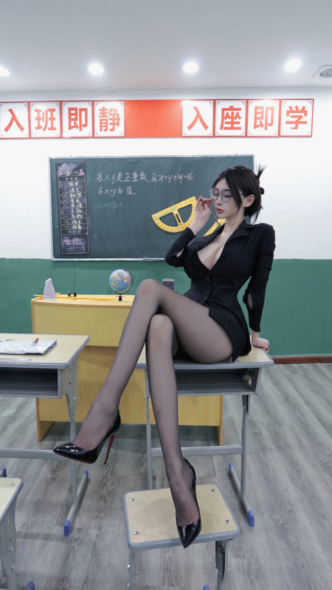 图片[17]-性感老师-4k高清125张-图片壁纸